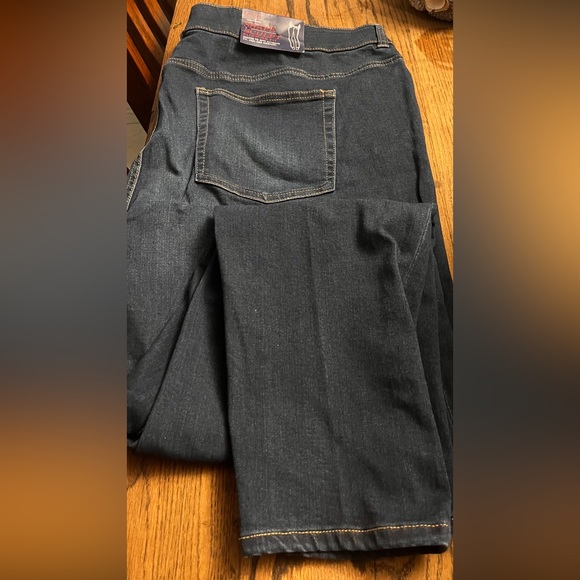 Chaps Womans FIT, SHAPE, SCULPT Slimming Fit Jeans w/ Stretch!! - Picture 8 of 11